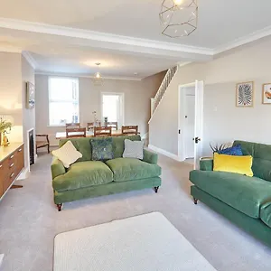 Host & - Randolph House Holiday home